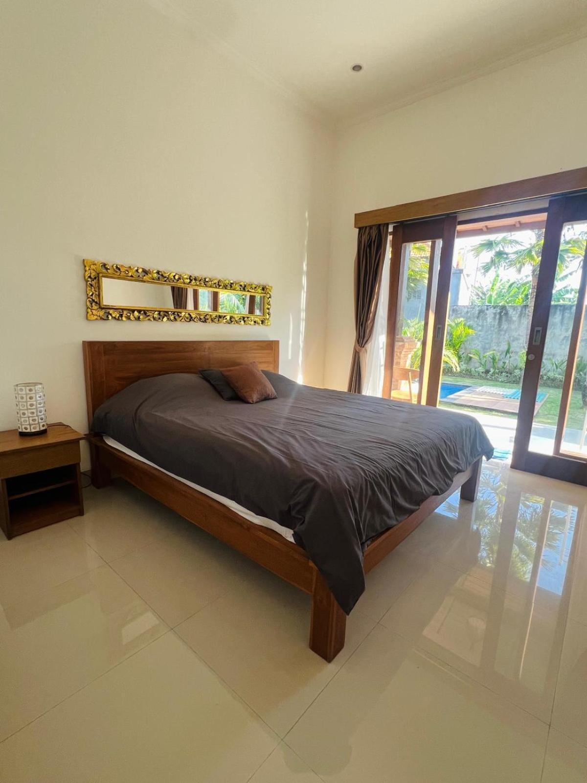 Wiryaroja Guest House Чангу Экстерьер фото